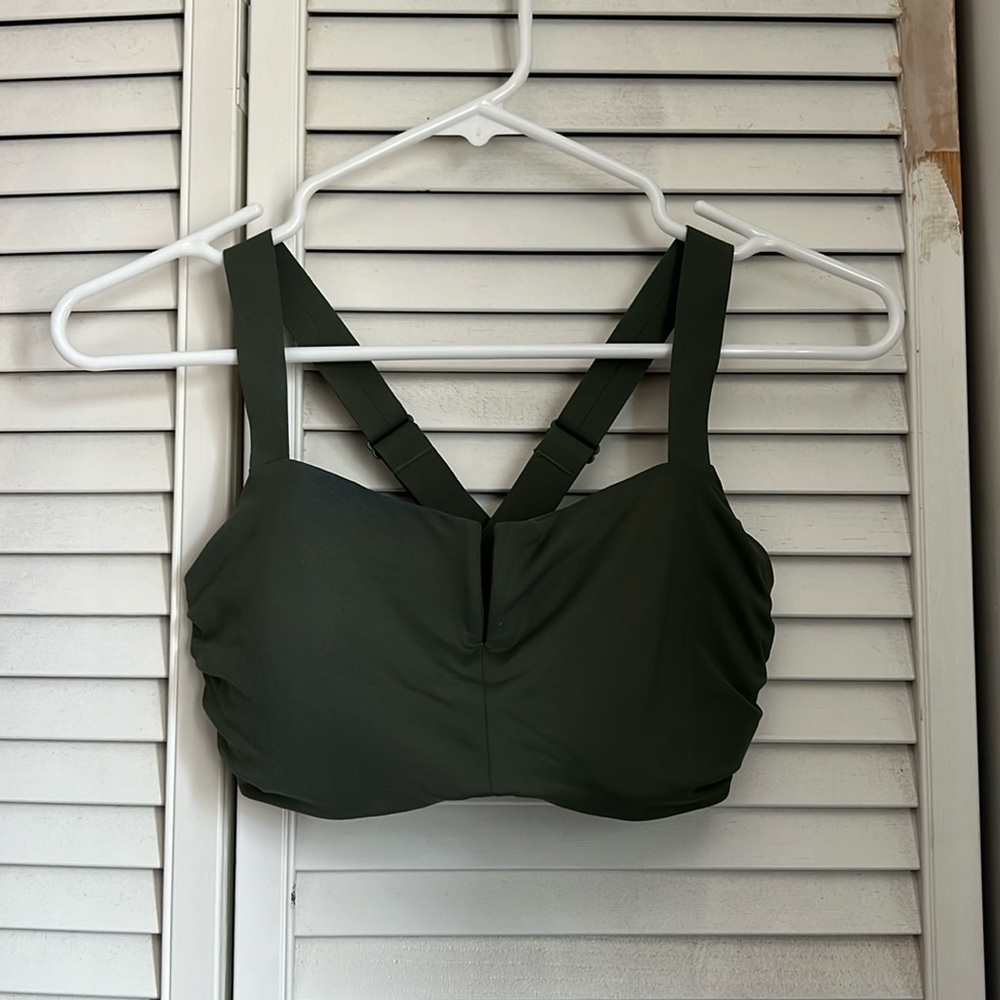 Athleta Cross back adjustable straps bathing suit top